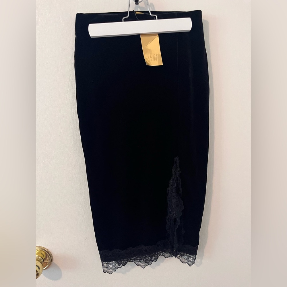 NWT H&M Velvet Black Midi Skirt with Lace Trim Thigh Slit Size 4